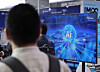 Visitors at the 2025 AI Summit Seoul & Expo look at booths at Coex in Gangnam District, southern Seoul, on Nov. 10. [YONHAP]