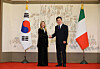 Korean President Lee Jae Myung, right, and Italian Prime Minister Giorgia Meloni shake hands prior to their talks at the Blue House in central Seoul on Jan. 19.  [YONHAP]