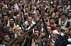 Houthi supporters shout slogans during a weekly anti-U.S. and anti-Israel rally in Sanaa, Yemen, July 4. [AP/YONHAP]