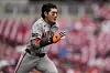 San Francisco Giants outfielder Lee Jung-hoo runs to first base after hitting a single in the eighth inning of the game against the Cincinnati Reds on March 30, 2025, in Cincinnati, Ohio. [AP/YONHAP]