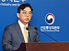 Vice Trade Minister Park Jung-sung speaks to reporters at the government complex in Sejong on May 1. [YONHAP]