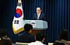 National Security Adviser Wi Sung-lac gives a press briefing at the Yongsan presidential office in central Seoul on Sept. 29. [JOINT PRESS CORPS]