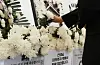 Mourners pay their respects to a teacher who was found dead in his school on May 22 at a memorial set up on May 24 in Jeju. [YONHAP]