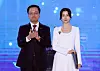 Acting President Choi Sang-mok, left, poses with actor Park Ha-sun, during a ceremony marking the 59th Taxpayers' Day in Jung District, central Seoul, on March 4. [YONHAP]