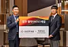 Chen Si, president and representative director of Mohegan Inspire Entertainment Resort, left and Joseph Chang, co-CEO of Kakao Entertainment. [KAKAO ENTERTAINMENT]