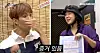 Rapper Lee Young-ji, right, showing Seventeen member DK's text messages [SCREEN CAPTURE]