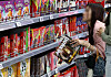 Shoppers browse snacks at a large supermarket in Seoul on Aug. 10. [YONHAP]
