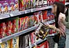 Shoppers browse snacks at a large supermarket in Seoul on Aug. 10. [YONHAP]