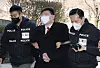 Ahn is dragged by police into the Seoul Central District Court in Seocho District, southern Seoul, to attend a warrant hearing on Feb. 22. [NEWS1]