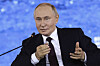 In this photo released by the Roscongress Foundation, Russian President Vladimir Putin gestures as he speaks at the plenary session of the Eastern Economic Forum in Vladivostok, Russia on Sept. 5. [AP/YONHAP]