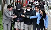 A suspect extradited from Cambodia enters a courtroom at the Daejeon District Court’s Hongseong Branch in South Chungcheong for a pretrial detention hearing on Oct. 20. [NEWS1]