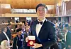 Professor Huh June, who teaches mathematics at both Princeton University in the United States and the Korea Institute for Advanced Study (KIAS), poses with his Fields Medal after receiving the award at the International Mathematical Union (IMU) ceremony held at Aalto University in Helsinki, Finland, on July 5, 2022. [YONHAP]