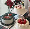 Gluten-free Christmas cakes at InLike cake shop in Gangseo District, western Seoul [SCREEN CAPTURE/ INLIKE]