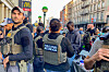 Federal agents conduct an immigration sweep on Canal Street in Chinatown on Oct. 21 in New York. [AP/YONHAP]