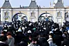 A large crowd waits for the gates of Everland in Yongin, Gyeonggi, to open to see Fu Bao on the last day she was shown to the public on March 3. [JOINT PRESS CORPS]