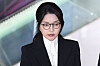 Kim Keon Hee, wife of former President Yoon Suk Yeol, leaves the office of the special counsel team led by Min Joong-ki at the KT Gwanghwamun Building in Jongno District, central Seoul, on Aug. 6 after being questioned. [NEWS1]