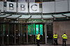 Security guards are outside BBC Broadcasting House in London, Britain, on Nov. 11. [AP/YONHAP]