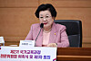 Lee Bae-yong, chairperson of the presidential National Education Commission, speaks at an appointment ceremony of educational experts at the government complex in Jongno District, central Seoul, on June 30. [YONHAP]