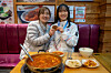 Snowboard medalist Yu Seung-eun poses for a photo holding a bronze medal with her mom at a kimchi stew restaurant in Sangam-dong, western Seoul on Feb. 21. [JOONGANG]