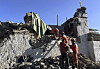 Rescue workers search for survivors in the aftermath of an earthquake in Changsuo Township of Dingri in Xigaze, southwestern China's Tibet Autonomous Region on Jan. 7, in this photo released by Xinhua News Agency.[XINHUA/AP]