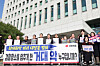 People Power Party lawmakers chant slogans during a rally outside the Supreme Prosecutors’ Office in Seocho District, southern Seoul, on Nov. 11. [NEWS1]