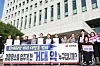 People Power Party lawmakers chant slogans during a rally outside the Supreme Prosecutors’ Office in Seocho District, southern Seoul, on Nov. 11. [NEWS1]
