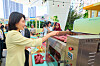 First lady Kim Hea Kyung visits a Korean food pop-up store in Kuala Lumpur, Malaysia, on Oct. 27. [JOINT PRESS CORPS]