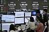 Currency traders watch monitors near a screen showing the Korea Composite Stock Price Index, top left, and the foreign exchange rate between dollar and Korean won, top center, at the foreign exchange dealing room of the KEB Hana Bank headquarters in central Seoul on April 9. [AP/YONHAP]