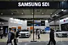People walk by the Samsung SDI booth during InterBattery 2021, the country's leading battery exhibition, at Coex in Gangnam District, southern Seoul, on June 9, 2021. [AP/YONHAP]
