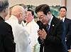 President Lee Jae Myung greets Venerable Jinwoo, head of the Jogye Order of Korean Buddhism, left, during a luncheon at the presidential office in Yongsan, central Seoul, on July 9. [JOINT PRESS CORPS]