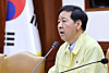 Deputy Prime Minister Koo Yun-cheol speaks at a meeting regarding an overhaul of the petrochemical industry at the government complex in Jongno District, central Seoul, on Aug. 20. [NEWS1]