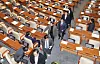 People Power Party (PPP) lawmakers walk out of the National Assembly chamber on Saturday afternoon as the impeachment motion against President Yoon Suk Yeol is introduced, leaving only Rep. Ahn Cheol-soo behind. [KIM SEONG-RYONG]