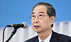 Independent presidential candidate Han Duck-soo speaks during a debate session in central Seoul on May 6. [JOINT PRESS CORPS]