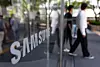 Employees of Samsung Electronics are seen entering the compnay's headquarters in Seocho District, southern Seoul on July 10. [NEWS1]
