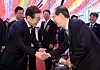 Democratic Party presidential candidate Lee Jae-myung, left, shakes hands with former Prime Minister and presidential candidate Han Duck-soo during a Buddhist ceremony held at Jogye Temple in central Seoul on May 5. [JOINT PRESS CORPS]