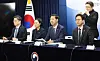Deputy Prime Minister and Minister of Economy and Finance Koo Yun-cheol announces the 15 leading projects for national AI transformation during a joint briefing with related ministries at the government complex in Jongno District, central Seoul, on Aug. 22. [NEWS1]