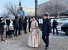 Hong Ra-hee, center, honorary director of the Leeum Museum of Art, enters the “Lee Kun-hee Collection” gala venue on Jan. 28 at the Smithsonian Arts and Industries Building in Washington, accompanied by her son-in-law Kim Jae-yeol, president of Samsung Global Research. [YONHAP]