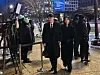 Lee Boo-jin, president of Hotel Shilla, right, enters the “Lee Kun-hee Collection” gala venue with her son, center, on Jan. 28 at the Smithsonian Arts and Industries Building in Washington. [YONHAP]