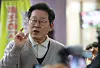 Democratic Party candidate Lee Jae-myung speaks during a campaign stop inside a market in Yeongcheon, North Gyeongsang, on May 9. [YONHAP]