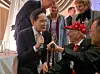 Chairman Lee Jae-yong, left, meets and talks with a Korean War veteran at the gala dinner held on Jan. 28 at the Smithsonian Arts and Industries Building in Washington. [SAMSUNG ELECTRONICS]