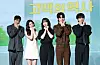 The stars of ″Love Untangled″ an original movie by Netflix, pose for a photo during a publicity event in Seoul on Aug. 25. The movie will be released worldwide on Aug. 29. From left are actors Gong Myung, Shin Eun-soo, director Namgoong Sun, actors Cha Woo-min and Yoon Sang-hyun. [NEWS1]