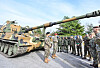 Foreign soldiers from countries operating Korean-made K9 howitzers listen to an introduction to the weapon as part of the Korea-Army International Course (K-AIC) program. [YONHAP]