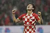 Mainz's Lee Jae-sung celebrates after scoring during a Bundesliga match against RB Leipzig at the Mewa Stadium in Mainz, Germany on Saturday. [AP/YONHAP]