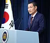 South Korean National Security Advisor Shin Won-sik speaks in a press briefing at the Yongsan presidential office in central Seoul on Sept. 1. [NEWS1]