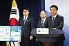 Interior Minister Yun Ho-jung briefs the press on new safety measures for children's school commutes at the government complex in central Seoul on Nov. 11. [YONHAP]
