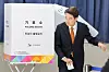 Lee Jun-seok, presidential candidate from the minor Reform Party, participates in early voting at a community center in Hwaseong, Gyeonggi on May 29. [NEWS1]