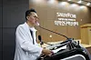 Min Seung-kee, the surgeon from Seoul National University Hospital's vascular surgery department who operated on Democratic Party leader Lee Jae-myung after his stabbing on Tuesday, delivers a press briefing on Lee's surgery and condition at the hospital on Thursday. [YONHAP]