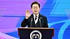 President Lee Jae Myung takes the oath of office in the Rotunda Hall of the National Assembly in Yeouido, western Seoul, on June 4. [JOONGANG ILBO]