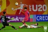 Korea's Kim Tae-won, center, scores during an AFC U-20 Asian Cup quarterfinal against Uzbekistan at the Shenzhen Youth Football Training Base Pitch 1 in China on Feb. 23. [YONHAP]