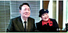 Former President Yoon Suk Yeol, then the People Power Party’s presidential candidate, left, meets Lee Hee-ja, the chair of the Korea Geunwoo Association, at a restaurant in Mapo District, western Seoul, on Jan. 16, 2022. [SCREEN CAPTURE]
